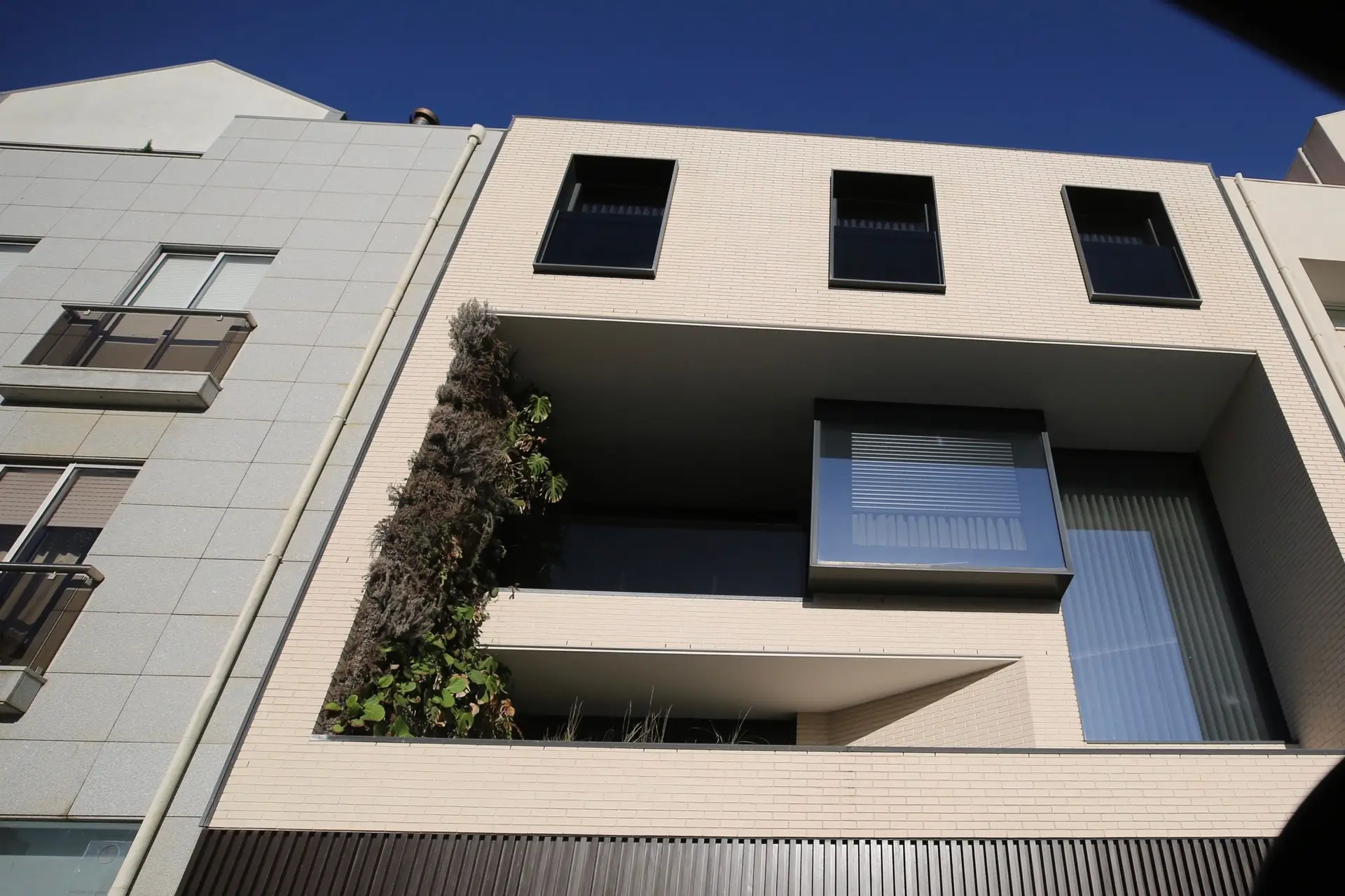 Montenegro: 637 mil euros declarados na moradia de luxo… mas só 215 mil faturados! MP reabre inquérito por fraude fiscal (2026)